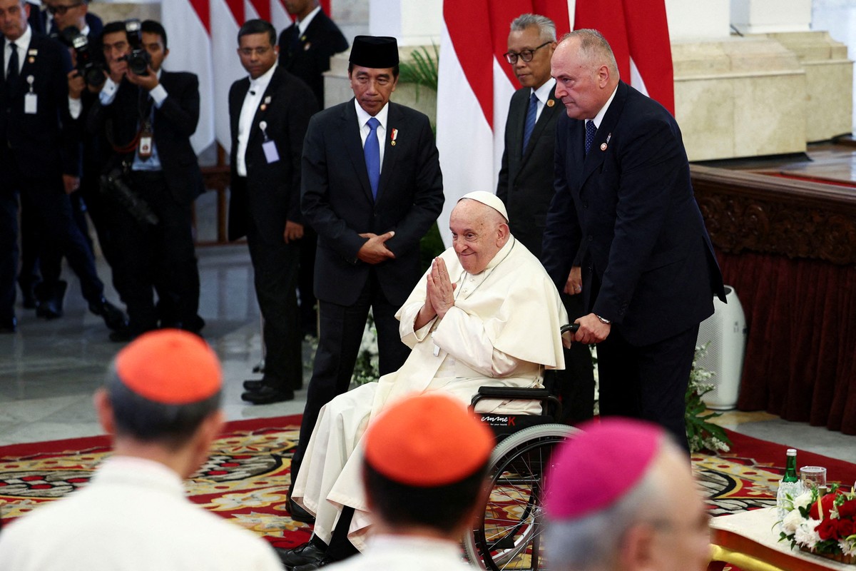 Papa Francisco critica 'pais de pets' que não querem ter filhos: 'Isso não é certo'